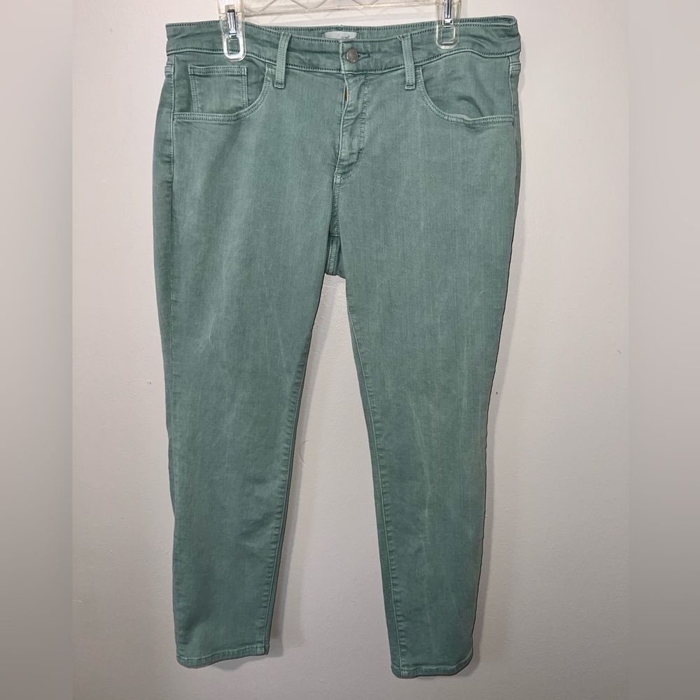 Universal Thread Mid-Rise Mint Green Skinny Jeans. GREAT condition. Size 14/32R